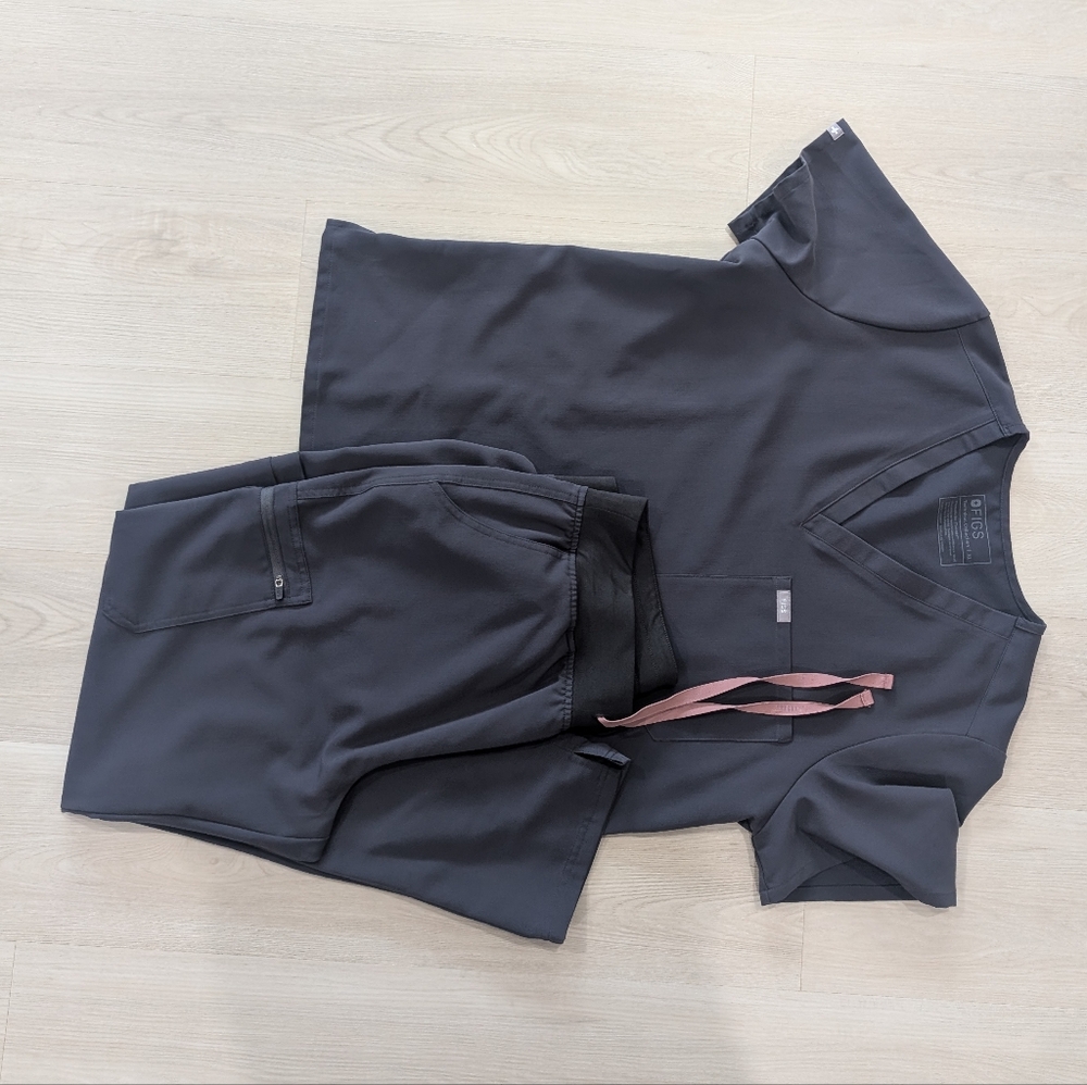 Figs scrub set - Charcoal - Catarina top, high waisted Yola bottom - both XL